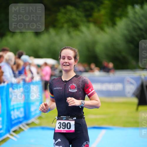 30.08.2026 - Elbe Triathlon Hamburg LAZAROV Photography http://msf.ph/oto/10052939 30.08.2026 10:47:40 Ziel 390 meine-sportfotos.de