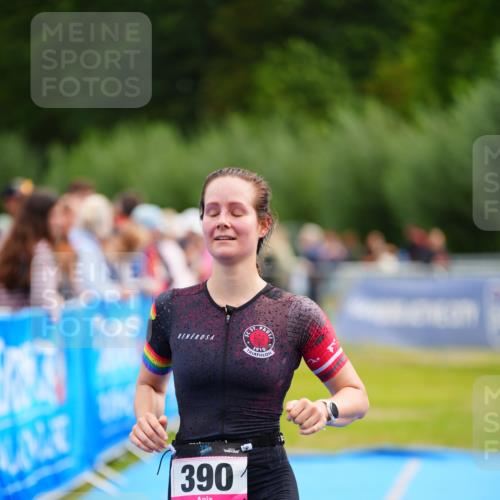 30.08.2026 - Elbe Triathlon Hamburg LAZAROV Photography http://msf.ph/oto/10052947 30.08.2026 10:47:40 Ziel 390 meine-sportfotos.de