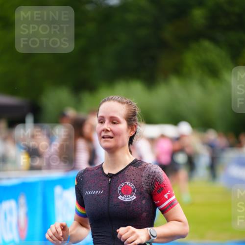 30.08.2026 - Elbe Triathlon Hamburg LAZAROV Photography http://msf.ph/oto/10052954 30.08.2026 10:47:41 Ziel 390 meine-sportfotos.de