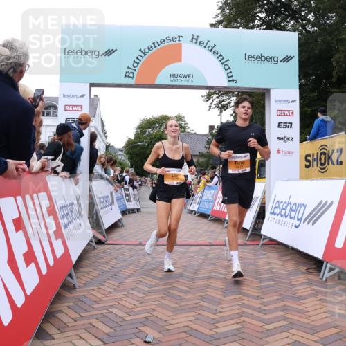30.08.2026 - Blankeneser Heldenlauf Lena Gebhardt http://msf.ph/oto/10052958 30.08.2026 12:03:18 Ziel 2078, 2079 meine-sportfotos.de