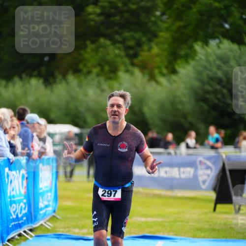 30.08.2026 - Elbe Triathlon Hamburg LAZAROV Photography http://msf.ph/oto/10052979 30.08.2026 10:47:55 Ziel 297 meine-sportfotos.de
