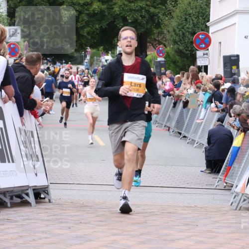 30.08.2026 - Blankeneser Heldenlauf Lena Gebhardt http://msf.ph/oto/10052986 30.08.2026 12:03:25 Ziel 2078, 2079, 2836 meine-sportfotos.de