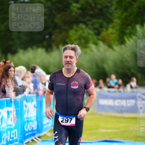 30.08.2026 - Elbe Triathlon Hamburg LAZAROV Photography http://msf.ph/oto/10052994 30.08.2026 10:47:56 Ziel 297 meine-sportfotos.de