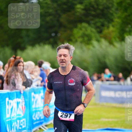 30.08.2026 - Elbe Triathlon Hamburg LAZAROV Photography http://msf.ph/oto/10052998 30.08.2026 10:47:56 Ziel 297 meine-sportfotos.de