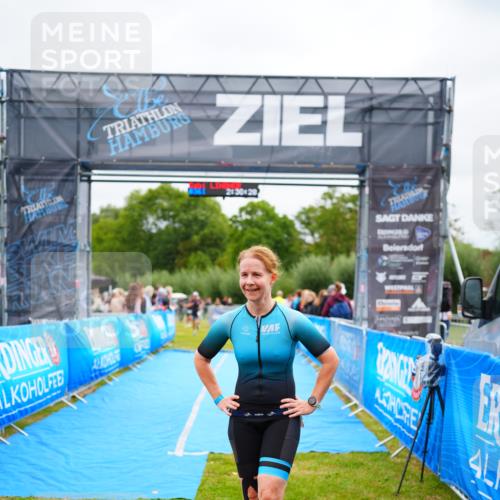 30.08.2026 - Elbe Triathlon Hamburg LAZAROV Photography http://msf.ph/oto/10053119 30.08.2026 10:48:34 Ziel 320 meine-sportfotos.de