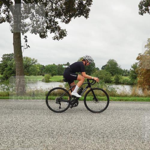 30.08.2026 - Elbe Triathlon Hamburg Michael Burmester http://msf.ph/oto/10053122 30.08.2026 10:24:52 Radfahren 889 meine-sportfotos.de