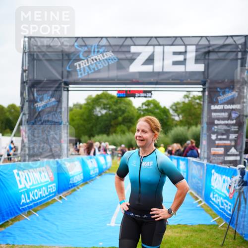 30.08.2026 - Elbe Triathlon Hamburg LAZAROV Photography http://msf.ph/oto/10053133 30.08.2026 10:48:35 Ziel 320 meine-sportfotos.de