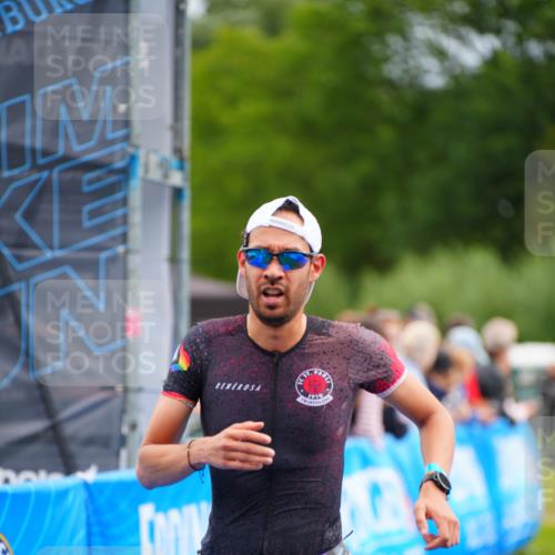 30.08.2026 - Elbe Triathlon Hamburg LAZAROV Photography http://msf.ph/oto/10053157 30.08.2026 10:48:40 Ziel 320 meine-sportfotos.de