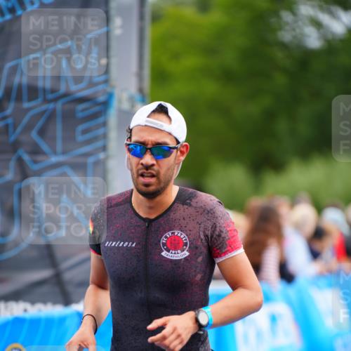 30.08.2026 - Elbe Triathlon Hamburg LAZAROV Photography http://msf.ph/oto/10053163 30.08.2026 10:48:40 Ziel 320 meine-sportfotos.de
