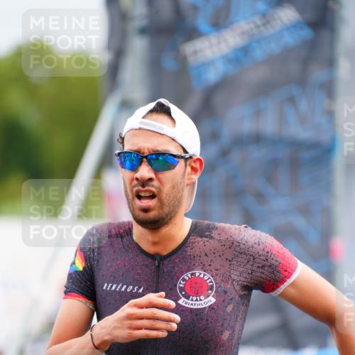 30.08.2026 - Elbe Triathlon Hamburg LAZAROV Photography http://msf.ph/oto/10053176 30.08.2026 10:48:41 Ziel 320 meine-sportfotos.de