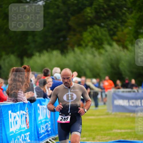 30.08.2026 - Elbe Triathlon Hamburg LAZAROV Photography http://msf.ph/oto/10053211 30.08.2026 10:49:22 Ziel 249 meine-sportfotos.de