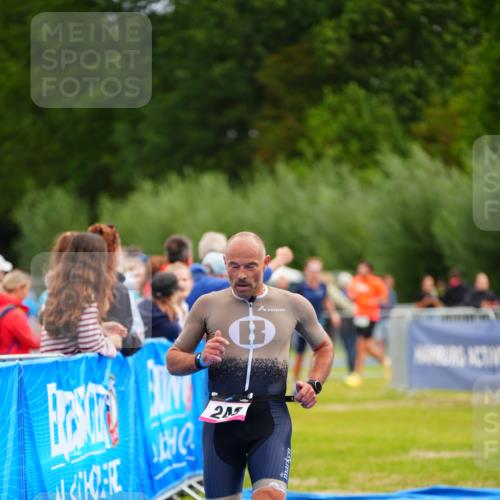 30.08.2026 - Elbe Triathlon Hamburg LAZAROV Photography http://msf.ph/oto/10053217 30.08.2026 10:49:22 Ziel 249 meine-sportfotos.de
