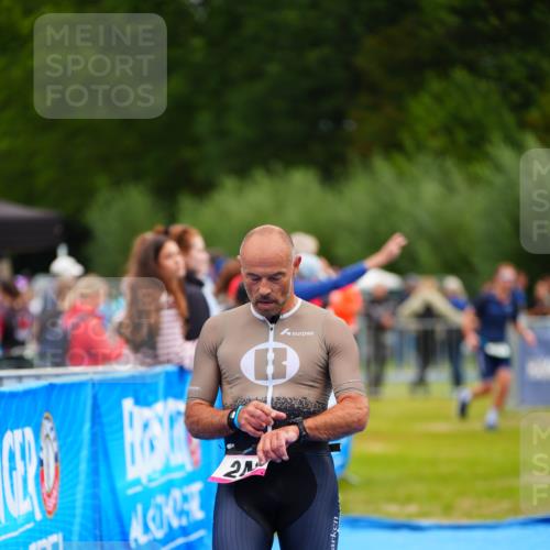 30.08.2026 - Elbe Triathlon Hamburg LAZAROV Photography http://msf.ph/oto/10053231 30.08.2026 10:49:23 Ziel 249 meine-sportfotos.de