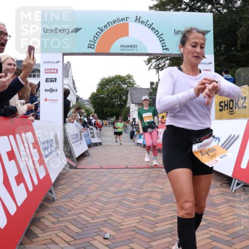 30.08.2026 - Blankeneser Heldenlauf Lena Gebhardt http://msf.ph/oto/10053235 30.08.2026 12:03:51 Ziel 2172, 2281, 2444, 2460, 2767, 2768, 4185 meine-sportfotos.de