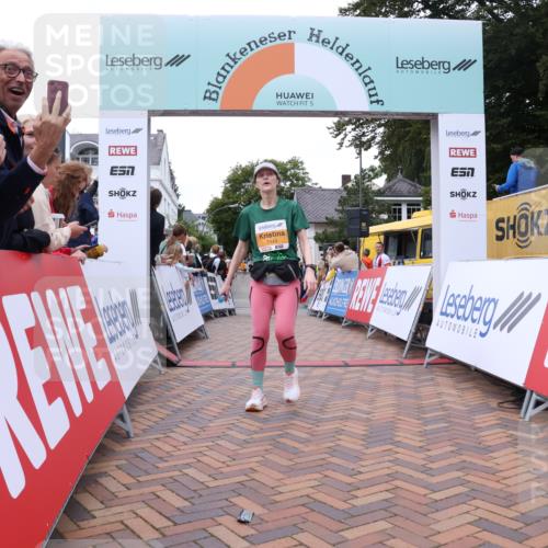 30.08.2026 - Blankeneser Heldenlauf Lena Gebhardt http://msf.ph/oto/10053244 30.08.2026 12:03:52 Ziel 2172, 2281, 2444, 2460, 2767, 2768, 4174, 4185 meine-sportfotos.de