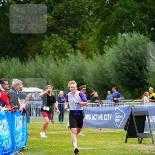30.08.2026 - Elbe Triathlon Hamburg LAZAROV Photography http://msf.ph/oto/10053250 30.08.2026 10:50:17 Ziel 421 meine-sportfotos.de