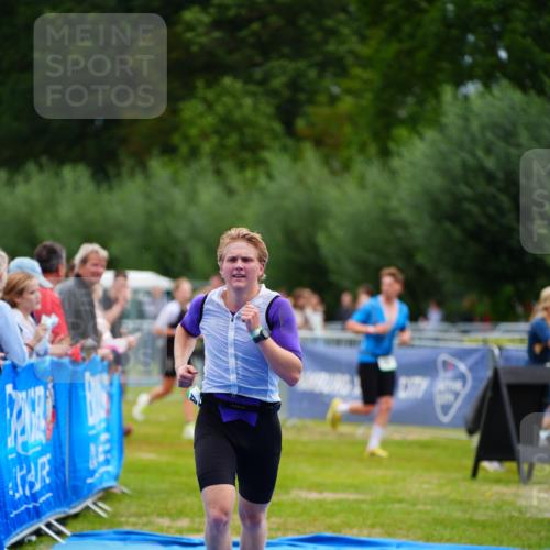 30.08.2026 - Elbe Triathlon Hamburg LAZAROV Photography http://msf.ph/oto/10053262 30.08.2026 10:50:20 Ziel 421 meine-sportfotos.de