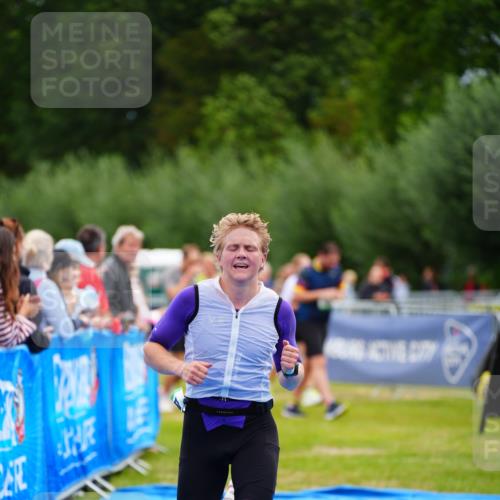 30.08.2026 - Elbe Triathlon Hamburg LAZAROV Photography http://msf.ph/oto/10053271 30.08.2026 10:50:20 Ziel 421 meine-sportfotos.de