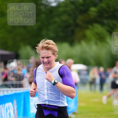 30.08.2026 - Elbe Triathlon Hamburg LAZAROV Photography http://msf.ph/oto/10053295 30.08.2026 10:50:21 Ziel 421 meine-sportfotos.de