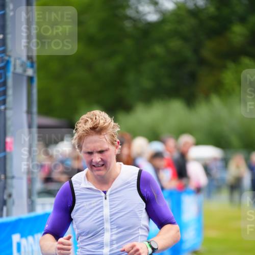 30.08.2026 - Elbe Triathlon Hamburg LAZAROV Photography http://msf.ph/oto/10053299 30.08.2026 10:50:21 Ziel 421 meine-sportfotos.de