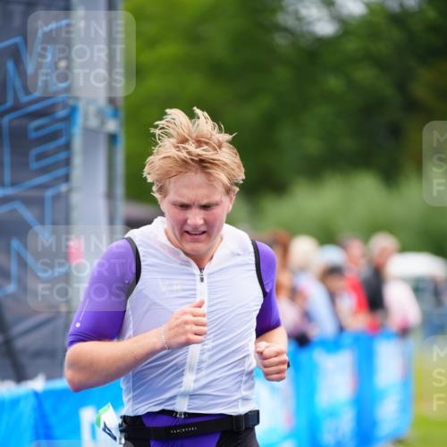 30.08.2026 - Elbe Triathlon Hamburg LAZAROV Photography http://msf.ph/oto/10053303 30.08.2026 10:50:22 Ziel 421 meine-sportfotos.de
