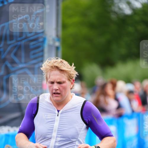 30.08.2026 - Elbe Triathlon Hamburg LAZAROV Photography http://msf.ph/oto/10053308 30.08.2026 10:50:22 Ziel 421 meine-sportfotos.de