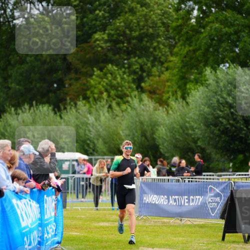 30.08.2026 - Elbe Triathlon Hamburg LAZAROV Photography http://msf.ph/oto/10053311 30.08.2026 10:50:57 Ziel 532 meine-sportfotos.de