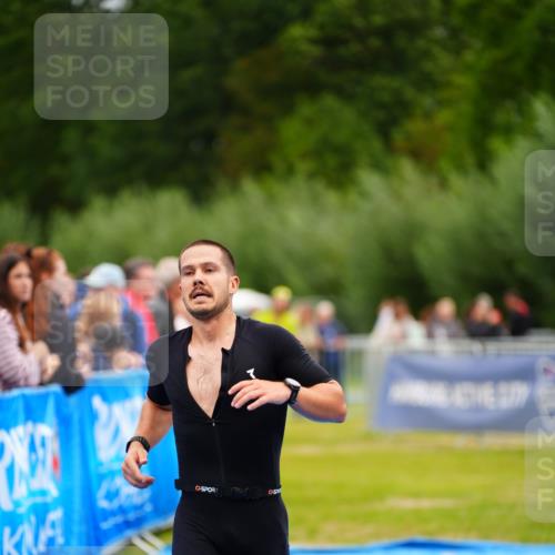 30.08.2026 - Elbe Triathlon Hamburg LAZAROV Photography http://msf.ph/oto/10053383 30.08.2026 10:51:10 Ziel 285, 567, 705 meine-sportfotos.de