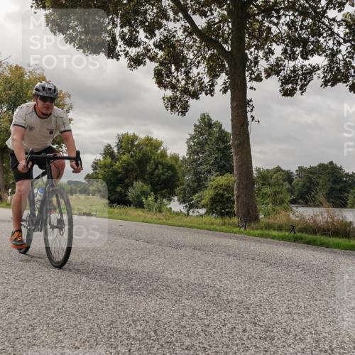 30.08.2026 - Elbe Triathlon Hamburg Michael Burmester http://msf.ph/oto/10053392 30.08.2026 10:48:02 Radfahren 858, 954, 982, 1035, 1109, 1125, 1195, 1254 meine-sportfotos.de