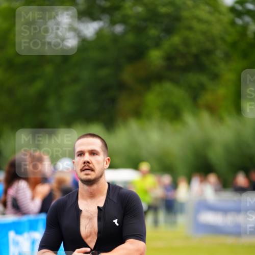 30.08.2026 - Elbe Triathlon Hamburg LAZAROV Photography http://msf.ph/oto/10053394 30.08.2026 10:51:11 Ziel 567, 705 meine-sportfotos.de