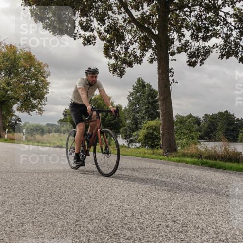 30.08.2026 - Elbe Triathlon Hamburg Michael Burmester http://msf.ph/oto/10053396 30.08.2026 10:48:03 Radfahren 858, 954, 1035, 1109, 1125, 1195 meine-sportfotos.de