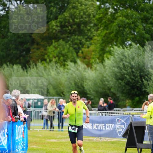 30.08.2026 - Elbe Triathlon Hamburg LAZAROV Photography http://msf.ph/oto/10053404 30.08.2026 10:51:14 Ziel 489, 705 meine-sportfotos.de