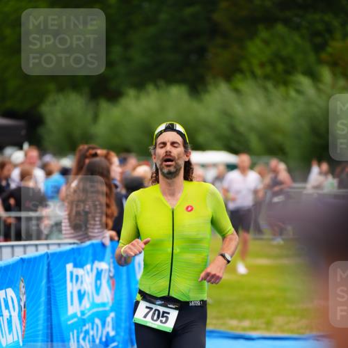 30.08.2026 - Elbe Triathlon Hamburg LAZAROV Photography http://msf.ph/oto/10053421 30.08.2026 10:51:17 Ziel 489, 705 meine-sportfotos.de