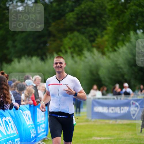 30.08.2026 - Elbe Triathlon Hamburg LAZAROV Photography http://msf.ph/oto/10053449 30.08.2026 10:51:22 Ziel 489 meine-sportfotos.de