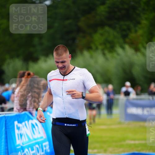 30.08.2026 - Elbe Triathlon Hamburg LAZAROV Photography http://msf.ph/oto/10053455 30.08.2026 10:51:23 Ziel 489, 670 meine-sportfotos.de