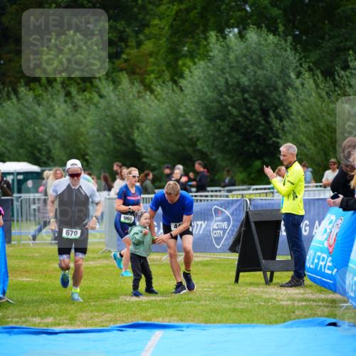 30.08.2026 - Elbe Triathlon Hamburg LAZAROV Photography http://msf.ph/oto/10053471 30.08.2026 10:51:28 Ziel 446, 670 meine-sportfotos.de