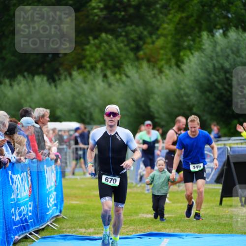 30.08.2026 - Elbe Triathlon Hamburg LAZAROV Photography http://msf.ph/oto/10053485 30.08.2026 10:51:30 Ziel 446, 670 meine-sportfotos.de