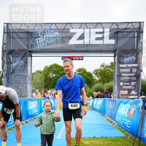30.08.2026 - Elbe Triathlon Hamburg LAZAROV Photography http://msf.ph/oto/10053578 30.08.2026 10:51:39 Ziel 392, 446 meine-sportfotos.de