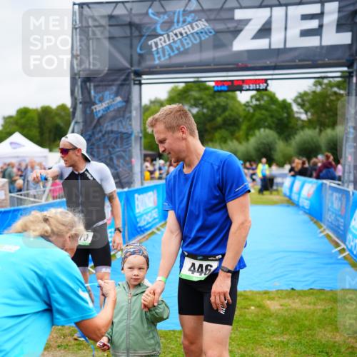 30.08.2026 - Elbe Triathlon Hamburg LAZAROV Photography http://msf.ph/oto/10053608 30.08.2026 10:51:42 Ziel 392 meine-sportfotos.de