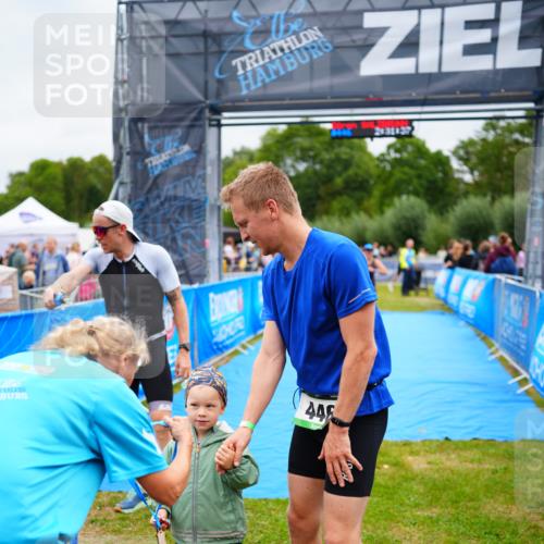 30.08.2026 - Elbe Triathlon Hamburg LAZAROV Photography http://msf.ph/oto/10053614 30.08.2026 10:51:42 Ziel 392 meine-sportfotos.de