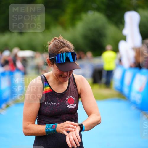 30.08.2026 - Elbe Triathlon Hamburg LAZAROV Photography http://msf.ph/oto/10053631 30.08.2026 10:51:47 Ziel 392, 423 meine-sportfotos.de