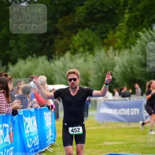30.08.2026 - Elbe Triathlon Hamburg LAZAROV Photography http://msf.ph/oto/10053745 30.08.2026 10:52:02 Ziel 452, 536 meine-sportfotos.de
