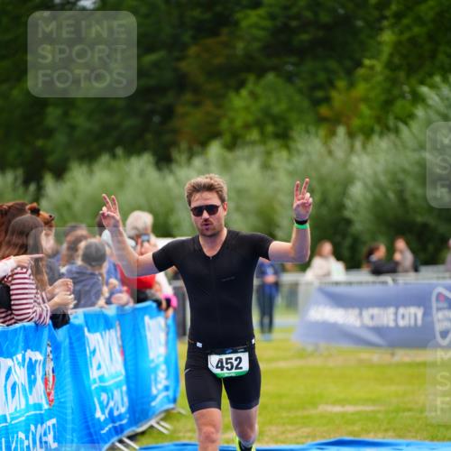 30.08.2026 - Elbe Triathlon Hamburg LAZAROV Photography http://msf.ph/oto/10053749 30.08.2026 10:52:02 Ziel 452, 536 meine-sportfotos.de