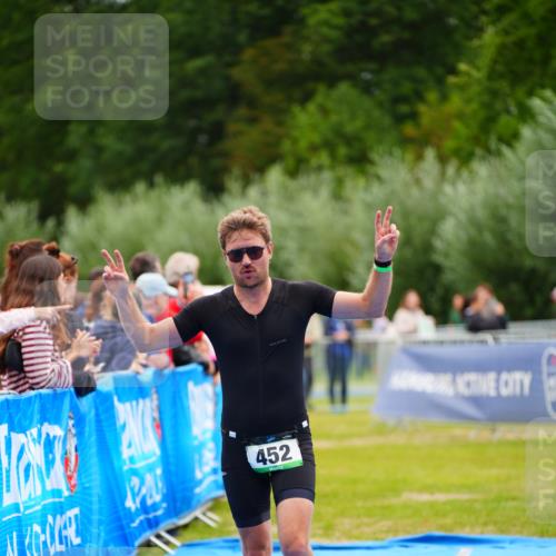 30.08.2026 - Elbe Triathlon Hamburg LAZAROV Photography http://msf.ph/oto/10053753 30.08.2026 10:52:02 Ziel 452, 536 meine-sportfotos.de