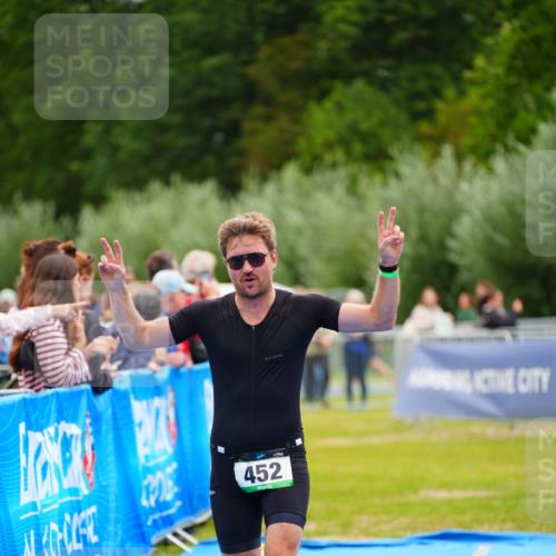30.08.2026 - Elbe Triathlon Hamburg LAZAROV Photography http://msf.ph/oto/10053758 30.08.2026 10:52:03 Ziel 452, 536 meine-sportfotos.de