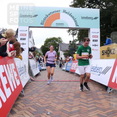 30.08.2026 - Blankeneser Heldenlauf Lena Gebhardt http://msf.ph/oto/10053769 30.08.2026 12:04:43 Ziel 2196, 2333, 2766, 2795, 2811, 2829, 4125 meine-sportfotos.de