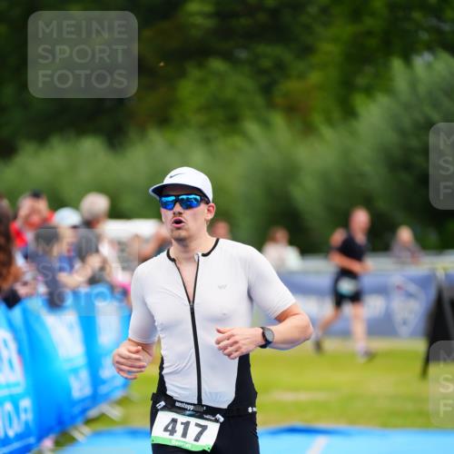 30.08.2026 - Elbe Triathlon Hamburg LAZAROV Photography http://msf.ph/oto/10053794 30.08.2026 10:52:18 Ziel 417 meine-sportfotos.de