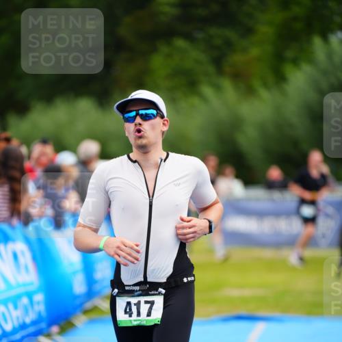 30.08.2026 - Elbe Triathlon Hamburg LAZAROV Photography http://msf.ph/oto/10053798 30.08.2026 10:52:18 Ziel 417 meine-sportfotos.de