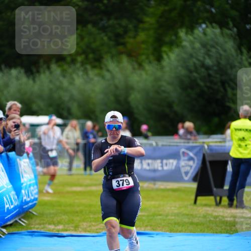 30.08.2026 - Elbe Triathlon Hamburg LAZAROV Photography http://msf.ph/oto/10053849 30.08.2026 10:52:33 Ziel 379 meine-sportfotos.de