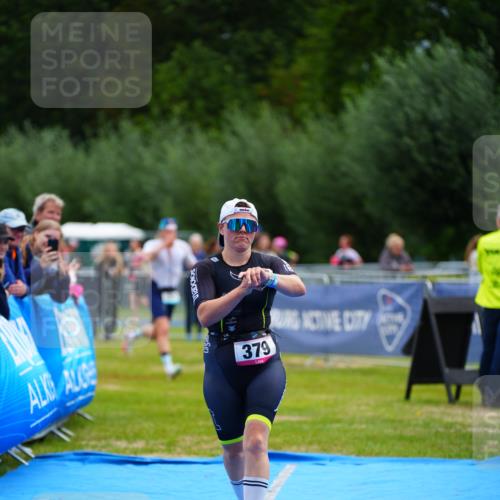 30.08.2026 - Elbe Triathlon Hamburg LAZAROV Photography http://msf.ph/oto/10053854 30.08.2026 10:52:33 Ziel 379 meine-sportfotos.de